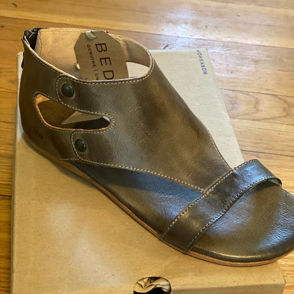 Bed Stu Soto. Size 10. Taupe Rustic.